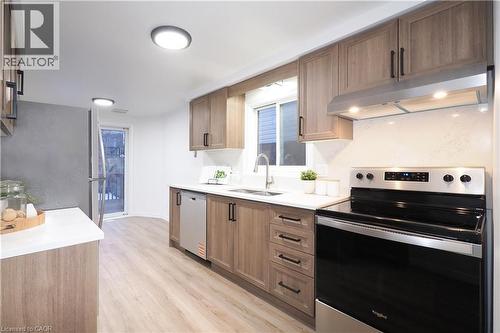 433 Exmoor Street, Waterloo, ON - Indoor Photo Showing Kitchen With Upgraded Kitchen