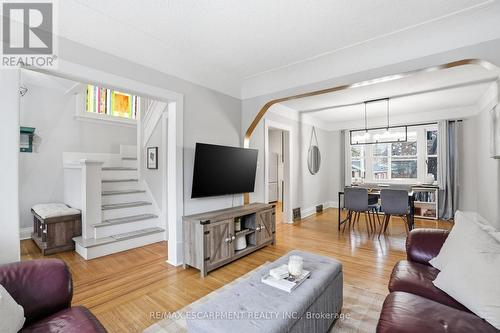 181 Grosvenor Avenue S, Hamilton, ON - Indoor Photo Showing Living Room