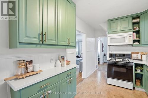 181 Grosvenor Avenue S, Hamilton, ON - Indoor Photo Showing Kitchen