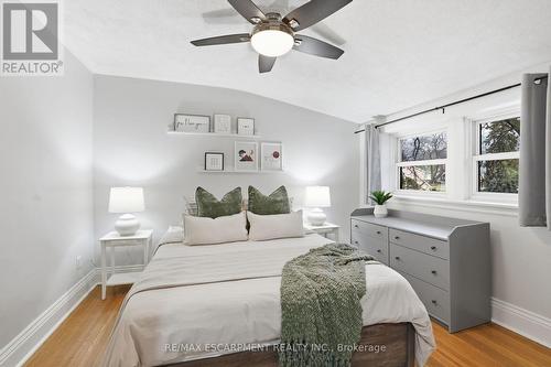 181 Grosvenor Avenue S, Hamilton, ON - Indoor Photo Showing Bedroom
