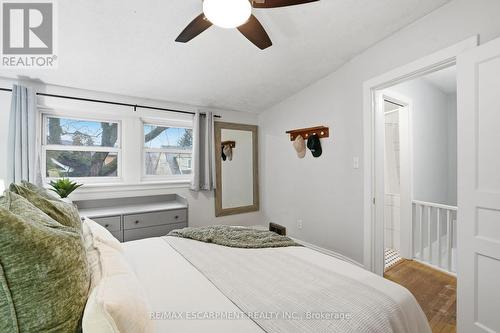 181 Grosvenor Avenue S, Hamilton, ON - Indoor Photo Showing Bedroom