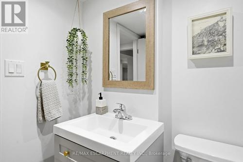 181 Grosvenor Avenue S, Hamilton, ON - Indoor Photo Showing Bathroom