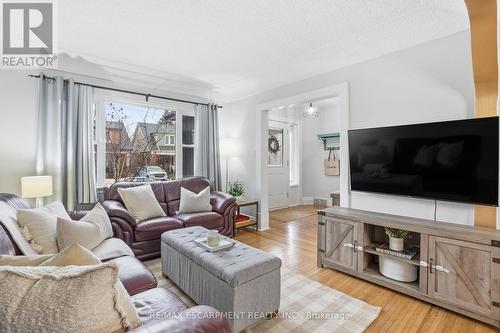 181 Grosvenor Avenue S, Hamilton, ON - Indoor Photo Showing Living Room