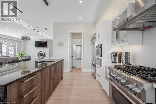 111 Grand Ridge Drive, Cambridge, ON - Indoor Photo Showing Kitchen With Upgraded Kitchen