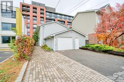 118 ROBINSON AVENUE  Ottawa, ON K1N 8P1