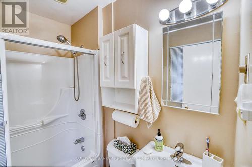 Full four piece main bathroom. - 118 Robinson Avenue, Ottawa, ON - Indoor Photo Showing Bathroom