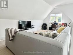 Spacious Upper Level Loft - 