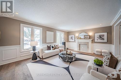 30 Ritter Crescent E, Markham, ON - Indoor Photo Showing Living Room