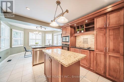30 Ritter Crescent E, Markham, ON - Indoor Photo Showing Kitchen