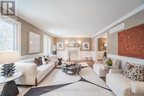 30 Ritter Crescent E, Markham, ON - Indoor Photo Showing Living Room