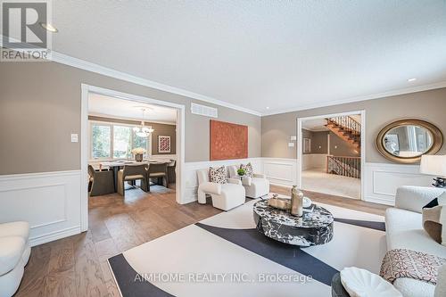 30 Ritter Crescent E, Markham, ON - Indoor Photo Showing Living Room