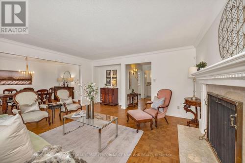 31 Aylen Avenue, Ottawa, ON - Indoor Photo Showing Living Room