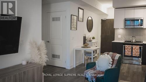 414 - 100 Eagle Rock Way, Vaughan, ON - Indoor