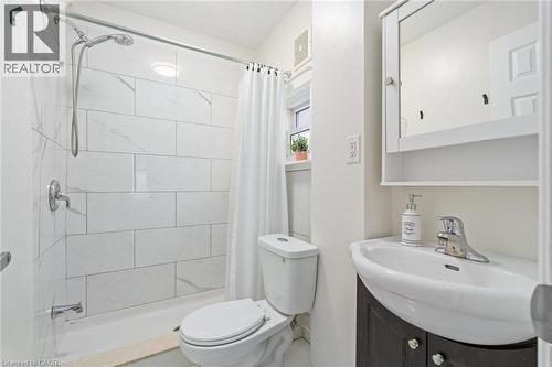 88 Graham Avenue N, Hamilton, ON - Indoor Photo Showing Bathroom