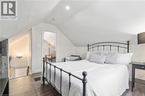 88 Graham Avenue N, Hamilton, ON - Indoor Photo Showing Bedroom