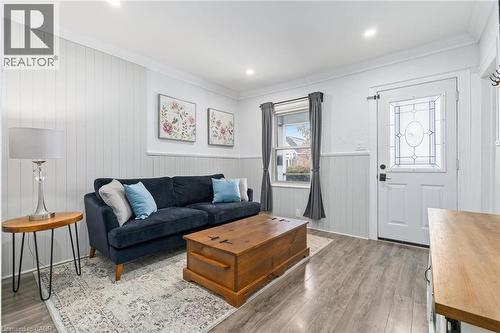 88 Graham Avenue N, Hamilton, ON - Indoor Photo Showing Living Room