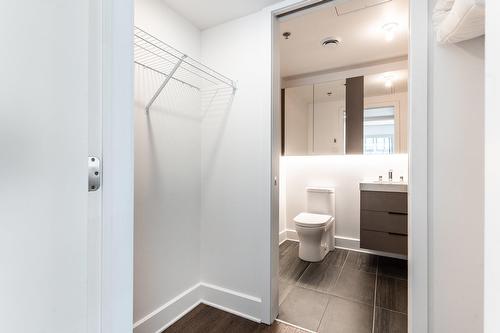 Penderie (Walk-in) - 1861-101 Rue Peel, Montréal (Le Sud-Ouest), QC - Indoor Photo Showing Bathroom