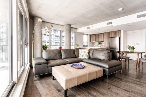 Salon - 1861-101 Rue Peel, Montréal (Le Sud-Ouest), QC - Indoor Photo Showing Living Room