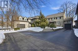 104 CUMBERLAND DRIVE  Mississauga, ON L5G 3M8