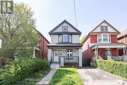 20 SOMERSET AVENUE E  Hamilton, ON L8L 2L5