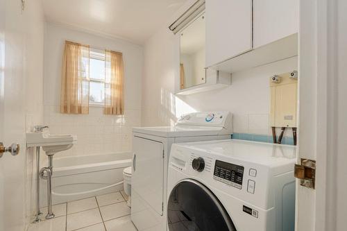 Salle de lavage - 465 Rue Bourbeau, Granby, QC - Indoor Photo Showing Laundry Room