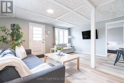 113 River Road E, Wasaga Beach, ON - Indoor Photo Showing Living Room