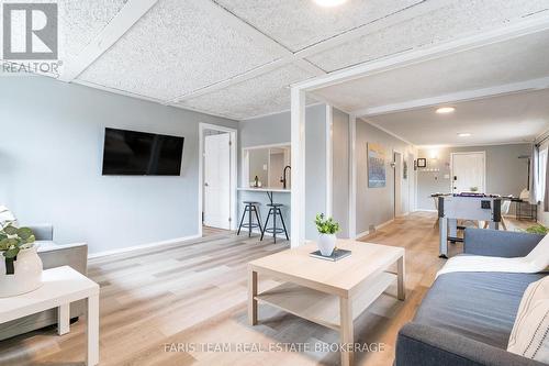 113 River Road E, Wasaga Beach, ON - Indoor Photo Showing Living Room