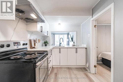 113 River Road E, Wasaga Beach, ON - Indoor Photo Showing Kitchen