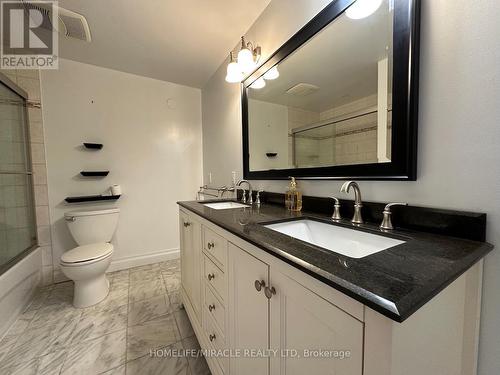 2064 Millway Gate, Mississauga, ON - Indoor Photo Showing Bathroom