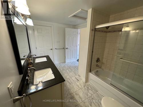 2064 Millway Gate, Mississauga, ON - Indoor Photo Showing Bathroom