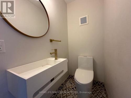 2064 Millway Gate, Mississauga, ON - Indoor Photo Showing Bathroom