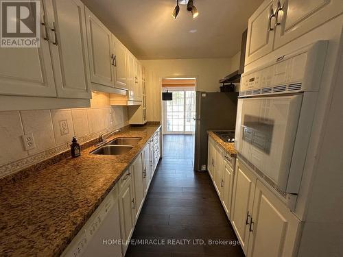2064 Millway Gate, Mississauga, ON - Indoor Photo Showing Kitchen With Double Sink