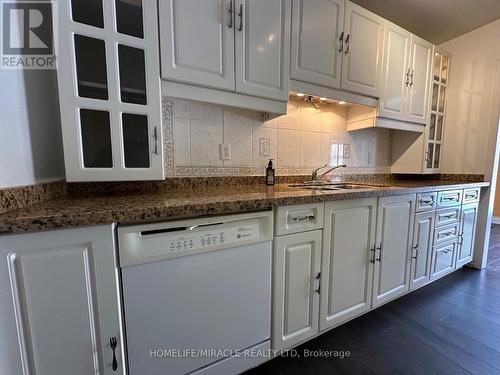 2064 Millway Gate, Mississauga, ON - Indoor Photo Showing Kitchen