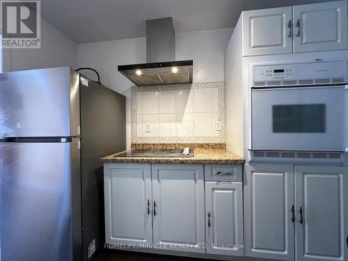 2064 Millway Gate, Mississauga, ON - Indoor Photo Showing Kitchen