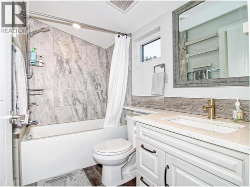 6742 Marbella Loop Unit# 302, Kelowna, BC - Indoor Photo Showing Bathroom