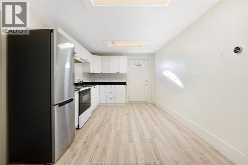 785 Hall #Main, Windsor, ON - Indoor Photo Showing Kitchen