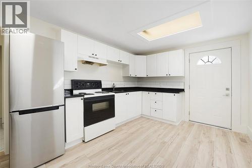785 Hall #Main, Windsor, ON - Indoor Photo Showing Kitchen