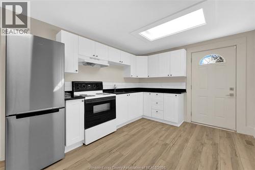 785 Hall #Main, Windsor, ON - Indoor Photo Showing Kitchen