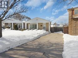 126 GARDEN Crescent  Hamilton, ON L8V 4T4