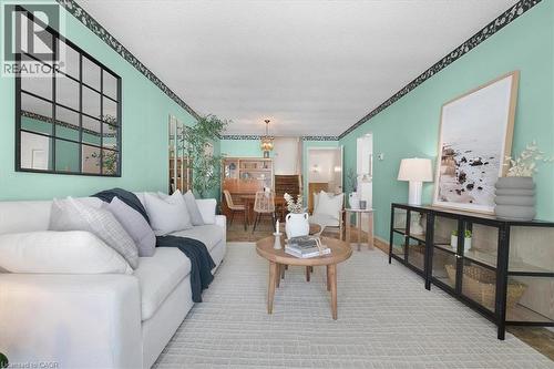 126 Garden Crescent, Hamilton, ON - Indoor Photo Showing Living Room