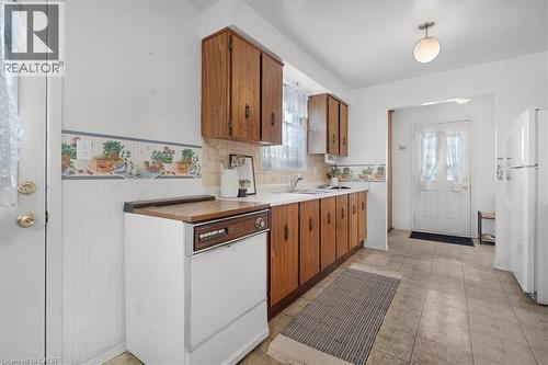 126 Garden Crescent, Hamilton, ON - Indoor Photo Showing Kitchen