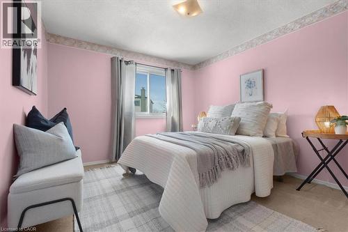 126 Garden Crescent, Hamilton, ON - Indoor Photo Showing Bedroom