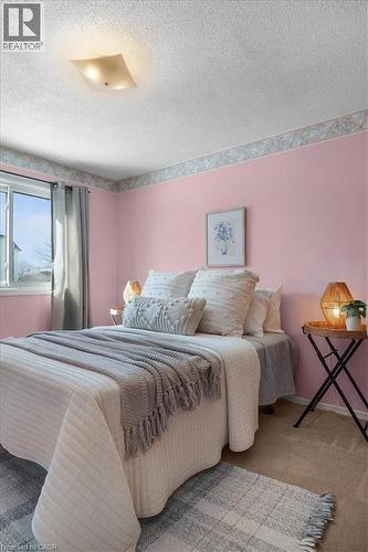126 Garden Crescent, Hamilton, ON - Indoor Photo Showing Bedroom