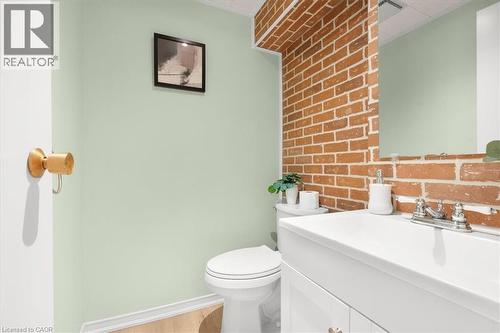 126 Garden Crescent, Hamilton, ON - Indoor Photo Showing Bathroom