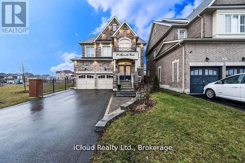 27 TYSONVILLE CIRCLE  Brampton, ON L7A 4A6