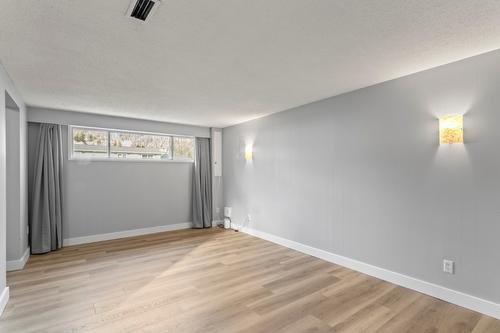 2433 Cedar Street, Creston, BC - Indoor Photo Showing Other Room