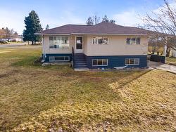 2433 Cedar Street  Creston, BC V0B 1G3