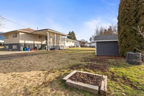 2433 Cedar Street, Creston, BC - Outdoor