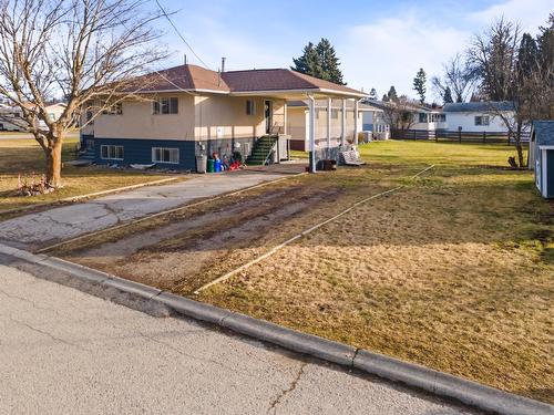 2433 Cedar Street, Creston, BC - Outdoor