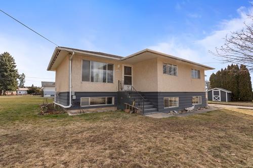 2433 Cedar Street, Creston, BC - Outdoor